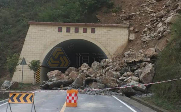 隧道水毁泥石流